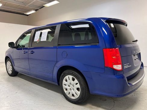 Used 2018 Dodge Grand Caravan SE w/ UConnect Hands-Free Group FWD image 11
