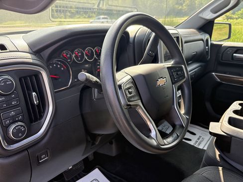 Used 2020 Chevrolet Silverado 1500 LT AWD/4WD image 29