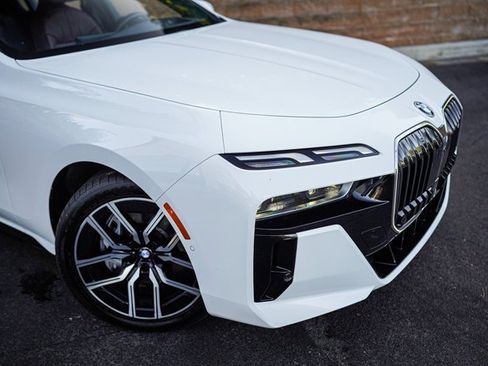 Used 2023 BMW i7 xDrive60 image 14