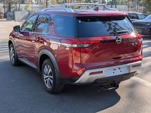 Used 2022 Nissan Pathfinder SL w/ SL Black Package image 9