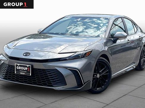 Used 2026 Toyota Camry SE FWD image 1