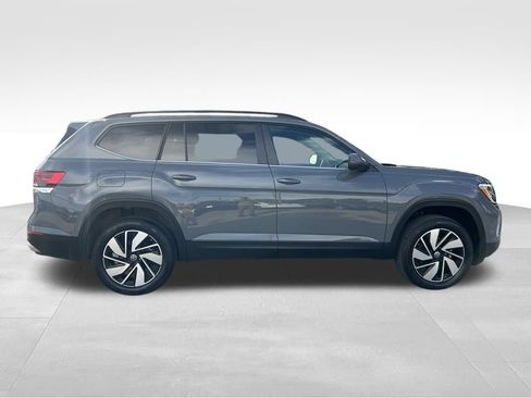 Used 2025 Volkswagen Atlas SE w/ Panoramic Sunroof Package image 6