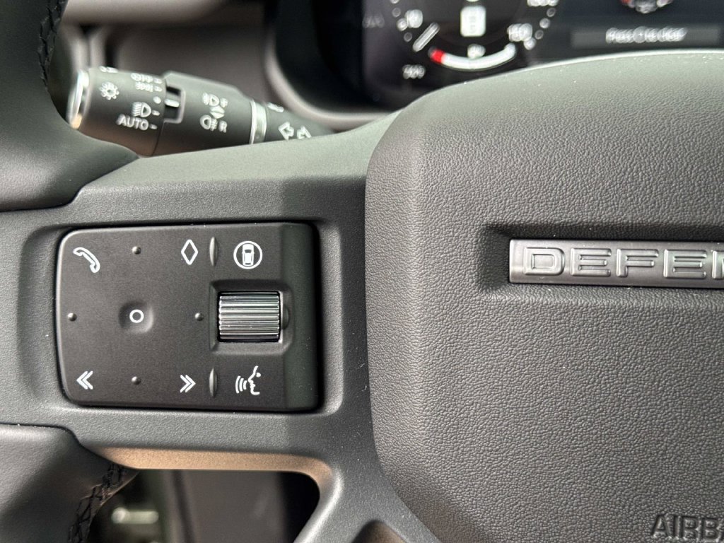 New 2026 Land Rover Defender 110 S AWD/4WD image 31