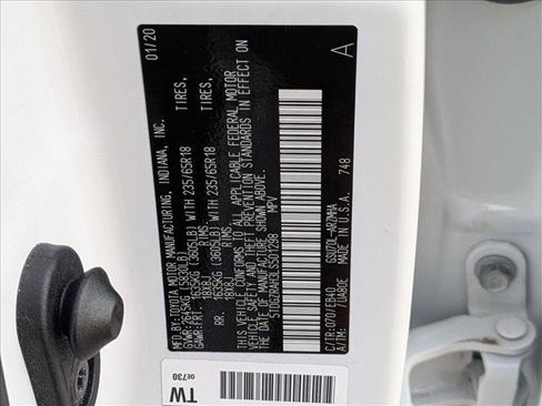 Used 2020 Toyota Highlander XLE image 24