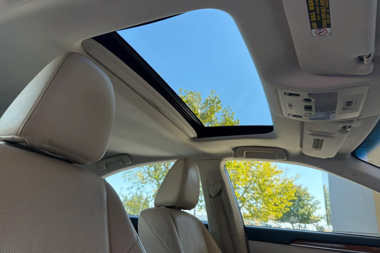Used 2015 Lexus ES 300h w/ Navigation System Package FWD image 17