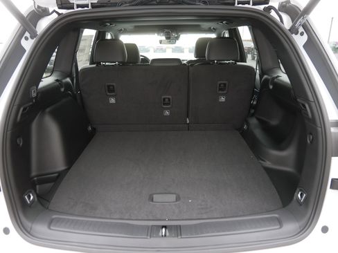 New 2025 Jeep Grand Cherokee Limited w/ Black Appearance Package image 17