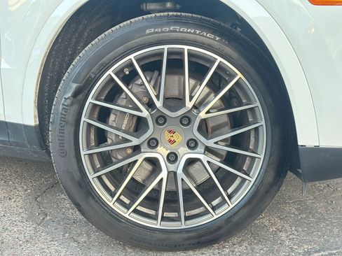 Used 2022 Porsche Cayenne Coupe image 7