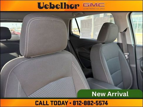 Used 2022 GMC Terrain SLE image 4