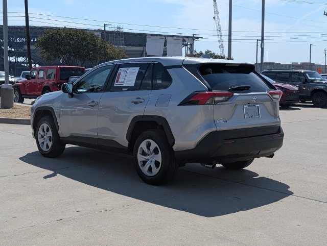 Used 2025 Toyota RAV4 LE AWD/4WD image 9