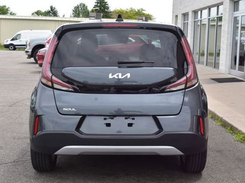 Used 2025 Kia Soul LX w/ LX Technology Package FWD image 7