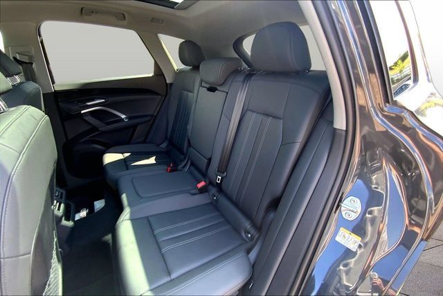 Certified 2025 Audi Q5 Premium w/ Convenience Package AWD/4WD image 18