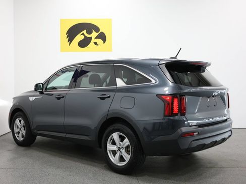 Used 2022 Kia Sorento LX FWD image 9