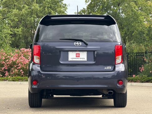 Used 2012 Scion xB FWD image 5