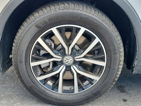 Used 2021 Volkswagen Tiguan SE AWD/4WD image 17