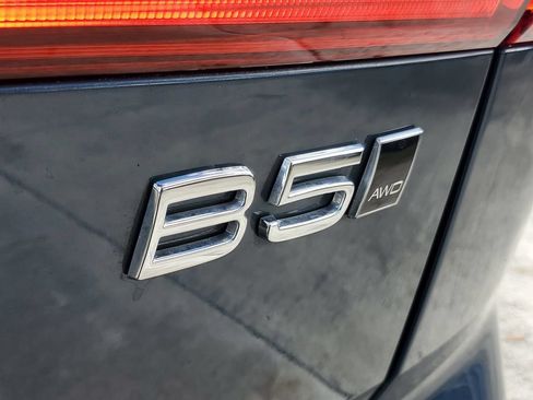 Certified 2024 Volvo XC60 B5 Plus AWD/4WD image 8