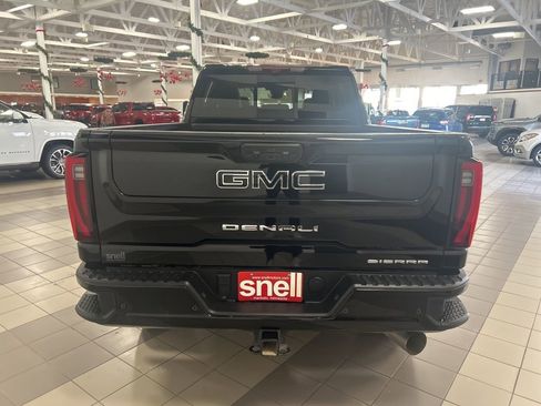 Used 2025 GMC Sierra 3500 Denali Ultimate image 4