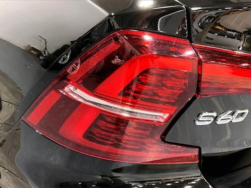 Used 2019 Volvo S60 T5 Momentum w/ Premium Package image 31