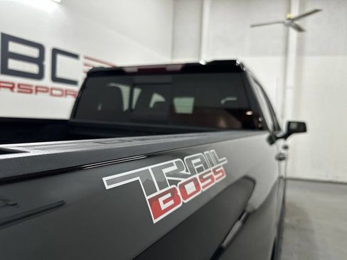 Used 2020 Chevrolet Silverado 1500 LT Trail Boss AWD/4WD image 10