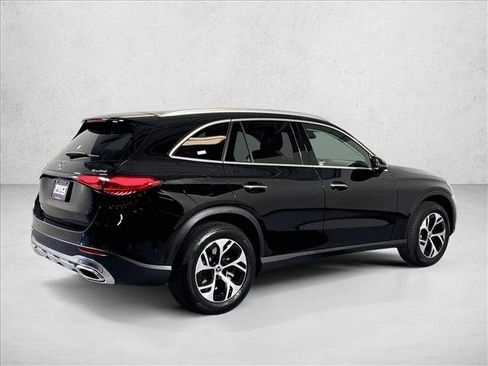 Used 2025 Mercedes-Benz GLC 350e 4MATIC image 5