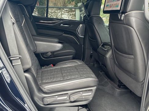 Used 2024 Cadillac Escalade Premium Luxury Platinum image 10