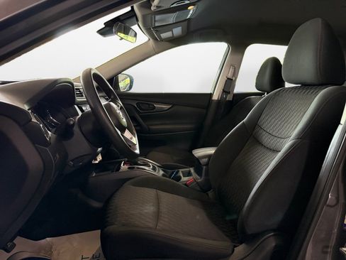 Used 2020 Nissan Rogue S FWD image 11