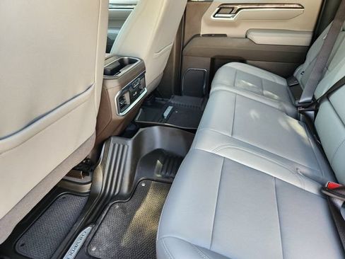 Used 2025 Chevrolet Silverado 1500 LTZ w/ LTZ Convenience Package II AWD/4WD image 31
