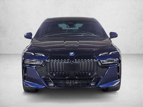 Certified 2023 BMW i7 xDrive60 w/ Parking Assistance Package AWD/4WD image 2