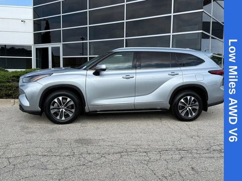 Used 2021 Toyota Highlander XLE AWD/4WD image 6