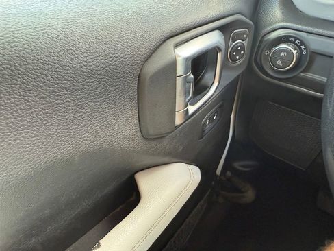 Used 2023 Jeep Gladiator Overland image 21