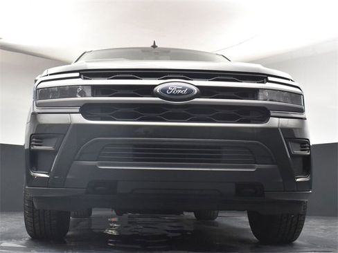 Used 2022 Ford Expedition XLT image 32