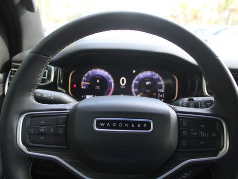 Used 2022 Jeep Wagoneer Series III w/ Rear Seat Video Group 1 image 33