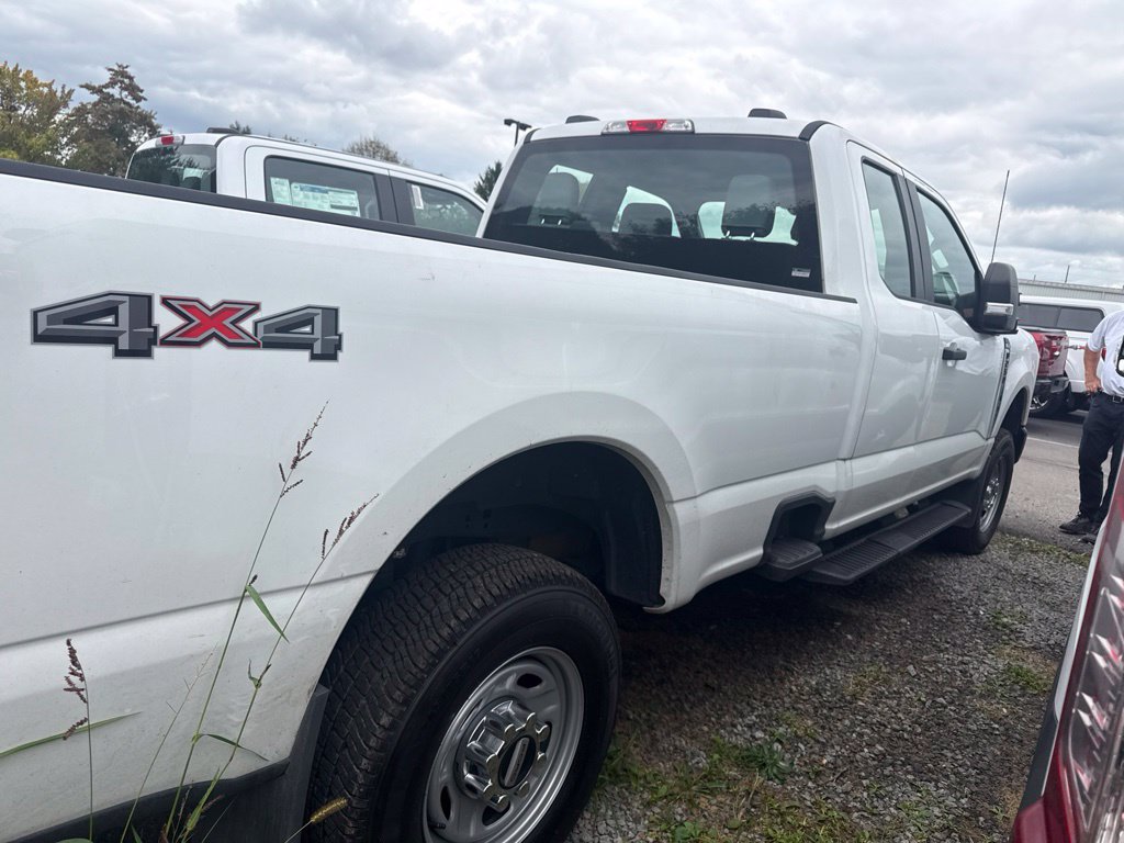 Used 2024 Ford F250 XL AWD/4WD image 5