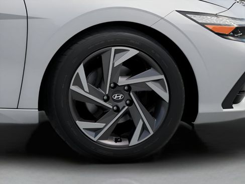 New 2026 Hyundai Elantra Limited FWD image 16