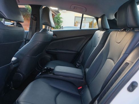 Used 2017 Toyota Prius Prime Advanced image 33