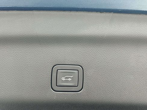 Used 2025 Chevrolet Tahoe High Country image 21