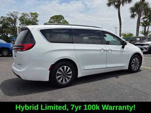 Used 2023 Chrysler Pacifica Limited FWD image 7