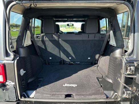 Used 2016 Jeep Wrangler Unlimited Sahara w/ Dual Top Group AWD/4WD image 14