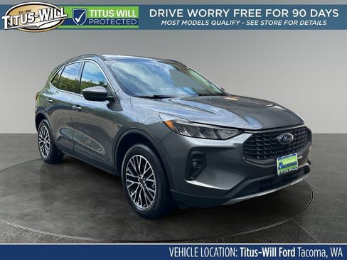 Used 2025 Ford Escape SE FWD image 1