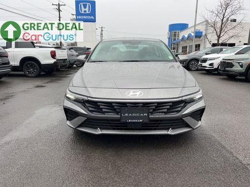 Used 2024 Hyundai Elantra SEL w/ Convenience Package image 8