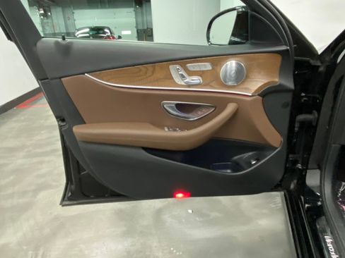 Used 2018 Mercedes-Benz E 300 4MATIC w/ Premium 2 Package image 40