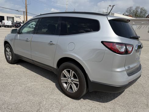 Used 2017 Chevrolet Traverse LT image 5