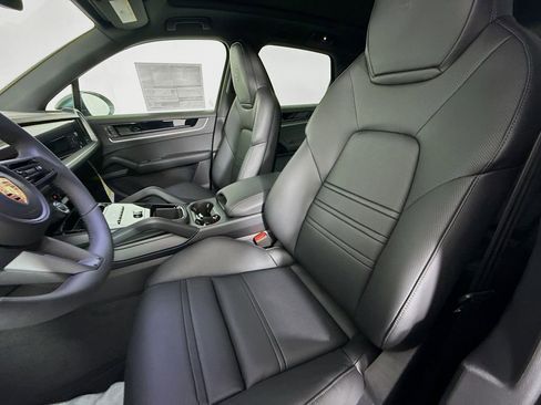 New 2026 Porsche Cayenne AWD/4WD image 5