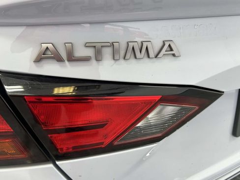 Used 2023 Nissan Altima 2.0 SR FWD image 10