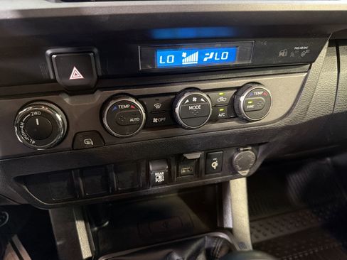 Used 2021 Toyota Tacoma TRD Off-Road AWD/4WD image 19