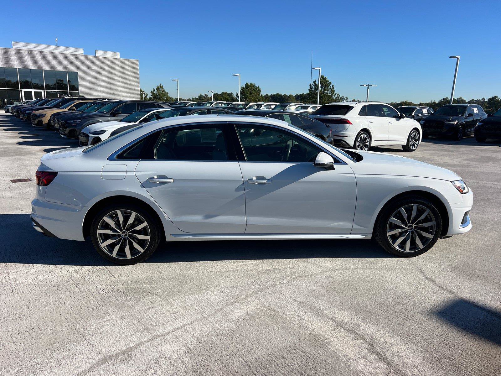 Used 2023 Audi A4 2.0T Premium w/ Convenience Package AWD/4WD image 4
