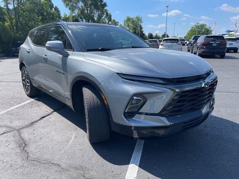 Used 2023 Chevrolet Blazer RS w/ Driver Confidence II Package FWD image 2
