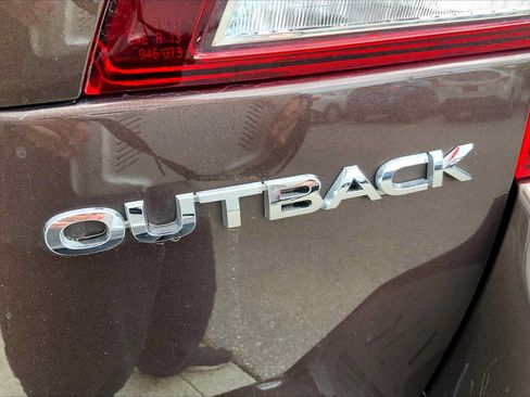 Used 2019 Subaru Outback 2.5i AWD/4WD image 10