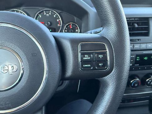 Used 2012 Jeep Liberty Sport image 23