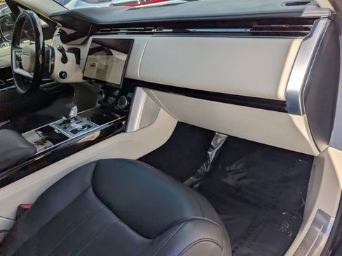 Used 2023 Land Rover Range Rover Long Wheelbase SE image 25
