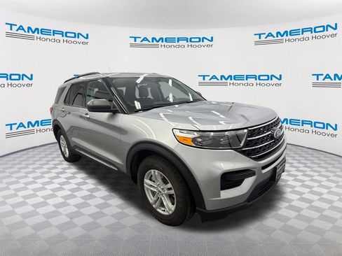Used 2024 Ford Explorer XLT RWD image 7